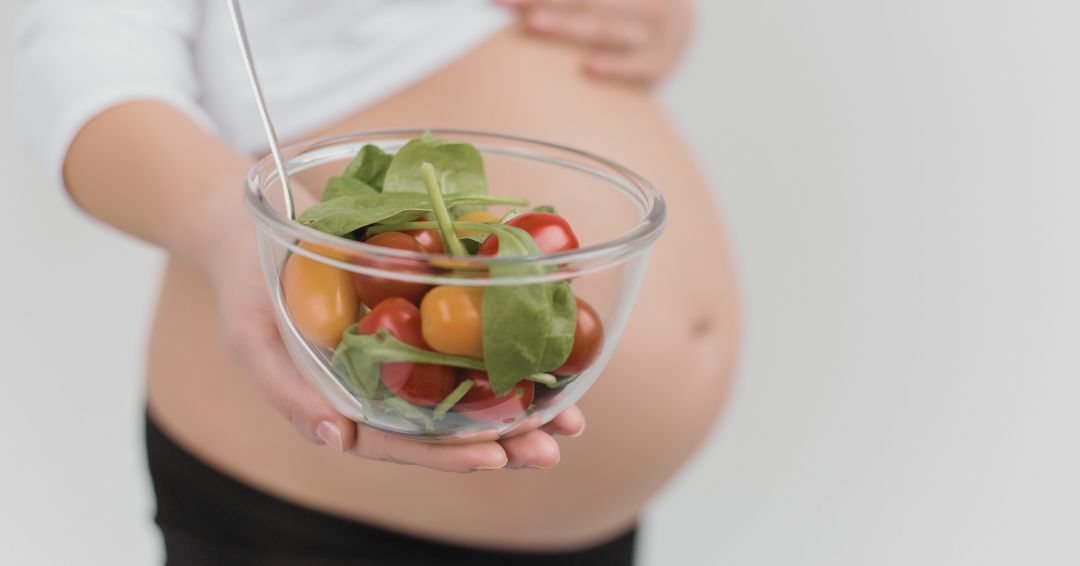 Descubre qué comer en el embarazo para cuidar de ti y tu bebé. Guía completa y consulta nutricional personalizada en Ankshu Wellness Clinic.