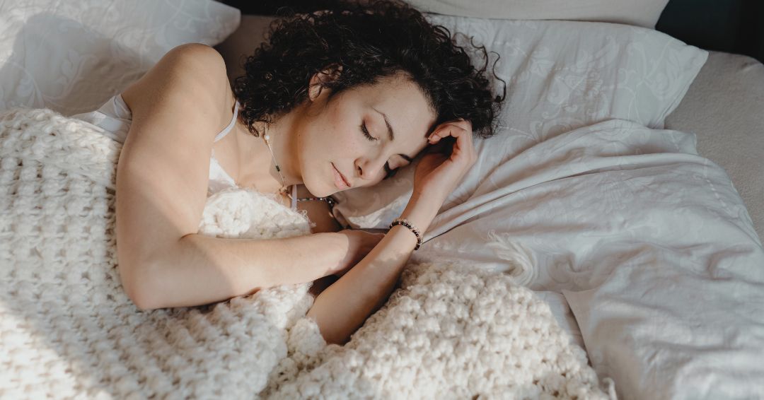 Sueño en Menopausia Sitges crononutrición, cortisol y pequeños hábitos que cambian tus noches (y tu cintura)